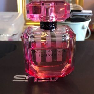 Bombshell fragrance 1fl oz